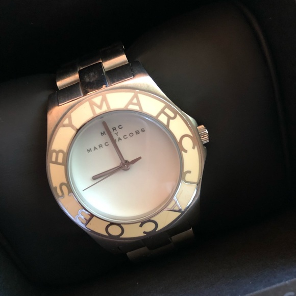 Marc Jacobs Watch - Picture 2 of 4